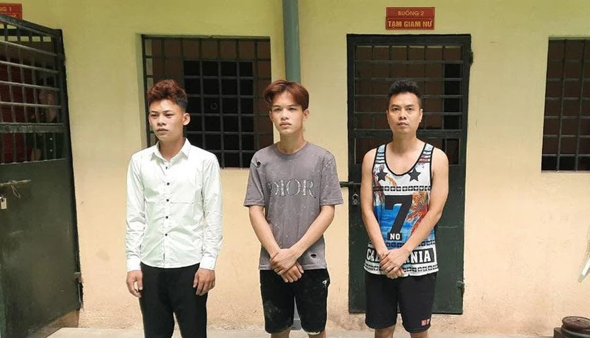 Các bị can tại cơ quan công an. Ảnh CACC