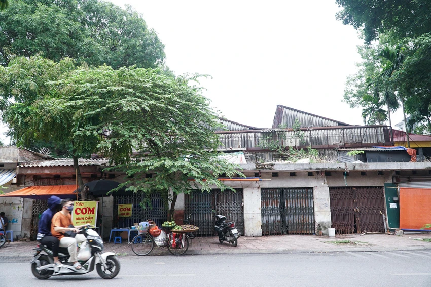 Hiện tại, nhiều ki ốt bán hàng thuộc khu đất này đã đóng cửa, ngừng hoạt động.