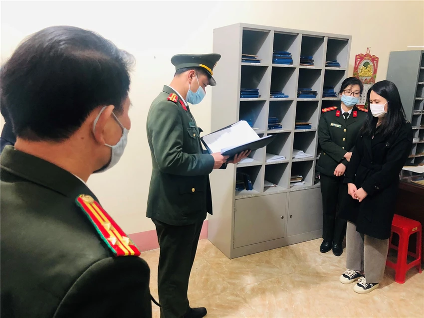 Cơ quan an ninh điều tra Công an tỉnh Lạng Sơn thi hành quyết định khởi tố các bị can. Ảnh CACC Cơ quan an ninh điều tra Công an tỉnh Lạng Sơn thi hành quyết định khởi tố các bị can. Ảnh CACC