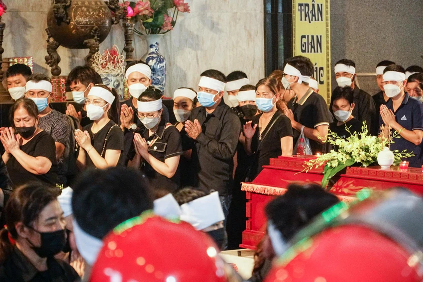 Trong sáng nay, thi hài của ba liệt sĩ được đưa từ Nhà tang lễ Bệnh viện 198 về nhà, sau đó đưa lên Nhà tang lễ quốc gia (số 5 Trần Thánh Tông, phường Bạch Đằng, quận Hai Bà Trưng, TP Hà Nội) để tổ chức lễ viếng. Trong sáng nay, thi hài của ba liệt sĩ được đưa từ Nhà tang lễ Bệnh viện 198 về nhà, sau đó đưa lên Nhà tang lễ quốc gia (số 5 Trần Thánh Tông, phường Bạch Đằng, quận Hai Bà Trưng, TP Hà Nội) để tổ chức lễ viếng.