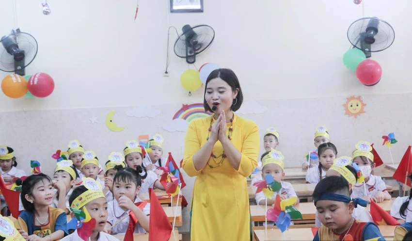 Ngay sau buổi tựu trường, học sinh lớp 1 sẽ có một buổi đến trường làm quen với trường lớp, các phòng chức năng. Ngày 29/8 sẽ cùng các anh chị khối trên tổ chức buổi tựu trường. Thực hiện chỉ đạo từ Phòng GD&ĐT quận Hà Đông, nhà trường không tổ chức đi học sớm mà sau ngày khai giảng 5/9 mới chính thức bước vào năm học mới 2022-2023. Ngay sau buổi tựu trường, học sinh lớp 1 sẽ có một buổi đến trường làm quen với trường lớp, các phòng chức năng. Ngày 29/8 sẽ cùng các anh chị khối trên tổ chức buổi tựu trường. Thực hiện chỉ đạo từ Phòng GD&ĐT quận Hà Đông, nhà trường không tổ chức đi học sớm mà sau ngày khai giảng 5/9 mới chính thức bước vào năm học mới 2022-2023.