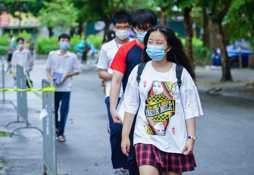 Tạm thời TP Hà Nội sẽ chưa thu học phí đầu năm học mới. Ảnh PHI HÙNG