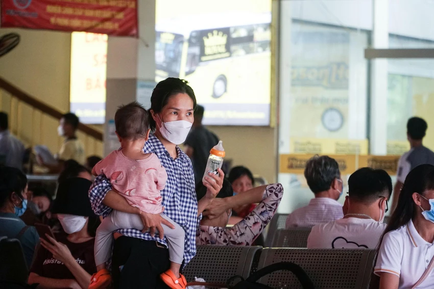 Trước đó, để đảm bảo trật tự an toàn giao thông cho người dân dịp nghỉ lễ, Cục CSGT Bộ Công an yêu cầu công an các địa phương chỉ đạo có hiệu quả các điểm kiểm tra, tập trung tuần tra khép kín và tăng cường các thiết bị kỹ thuật nghiệp vụ để xử lý các hành vi vi phạm, đặc biệt là các vi phạm là nguyên nhân trực tiếp dẫn tới tai nạn, ùn tắc như vi phạm tốc độ, vi phạm nồng độ cồn, ma túy… Trước đó, để đảm bảo trật tự an toàn giao thông cho người dân dịp nghỉ lễ, Cục CSGT Bộ Công an yêu cầu công an các địa phương chỉ đạo có hiệu quả các điểm kiểm tra, tập trung tuần tra khép kín và tăng cường các thiết bị kỹ thuật nghiệp vụ để xử lý các hành vi vi phạm, đặc biệt là các vi phạm là nguyên nhân trực tiếp dẫn tới tai nạn, ùn tắc như vi phạm tốc độ, vi phạm nồng độ cồn, ma túy…
