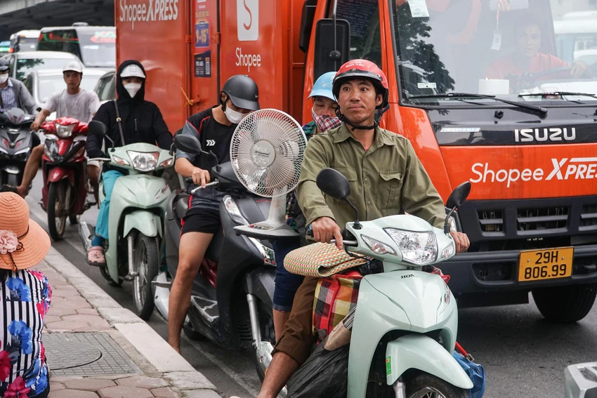 Do được nghỉ 4 ngày nên nhiều người đã tranh thủ về quê để sum vầy cùng gia đình.
