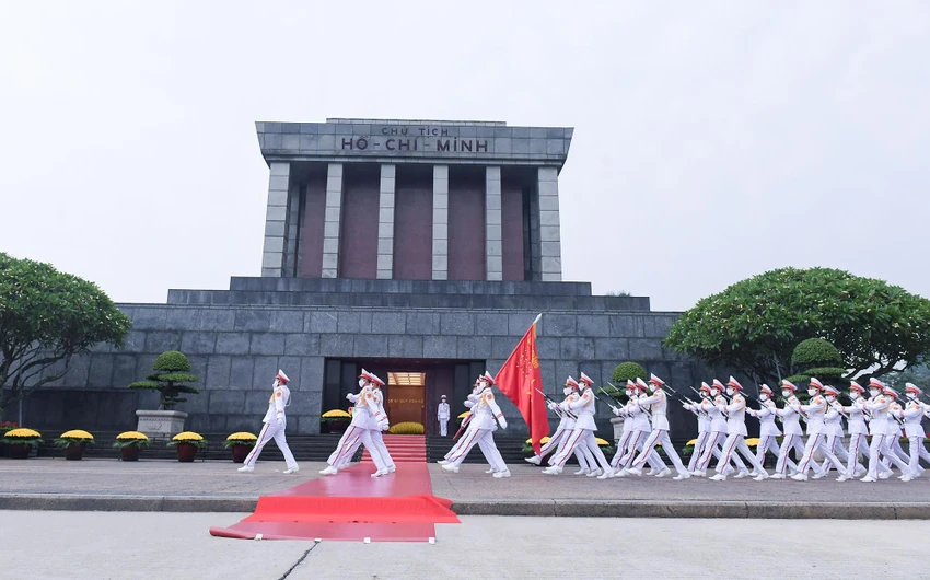 Đây cũng là kết thúc nghi lễ thượng cờ. Đây cũng là kết thúc nghi lễ thượng cờ.