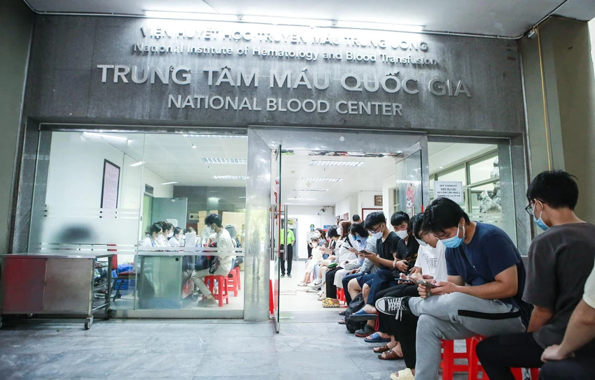 Ngày 9-9, rất đông người dân đã đến Viện Huyết học - Truyền máu Trung ương, TP Hà Nội để tham gia ngày hội hiến máu “Trung thu cho em”. Ngày 9-9, rất đông người dân đã đến Viện Huyết học - Truyền máu Trung ương, TP Hà Nội để tham gia ngày hội hiến máu “Trung thu cho em”.