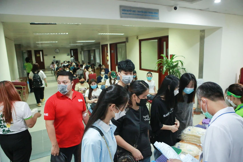 Tại Viện Huyết học – Truyền máu Trung ương vẫn còn rất nhiều em bé đang ngày đêm phải chiến đấu với những căn bệnh máu quái ác. Tại Viện Huyết học – Truyền máu Trung ương vẫn còn rất nhiều em bé đang ngày đêm phải chiến đấu với những căn bệnh máu quái ác.