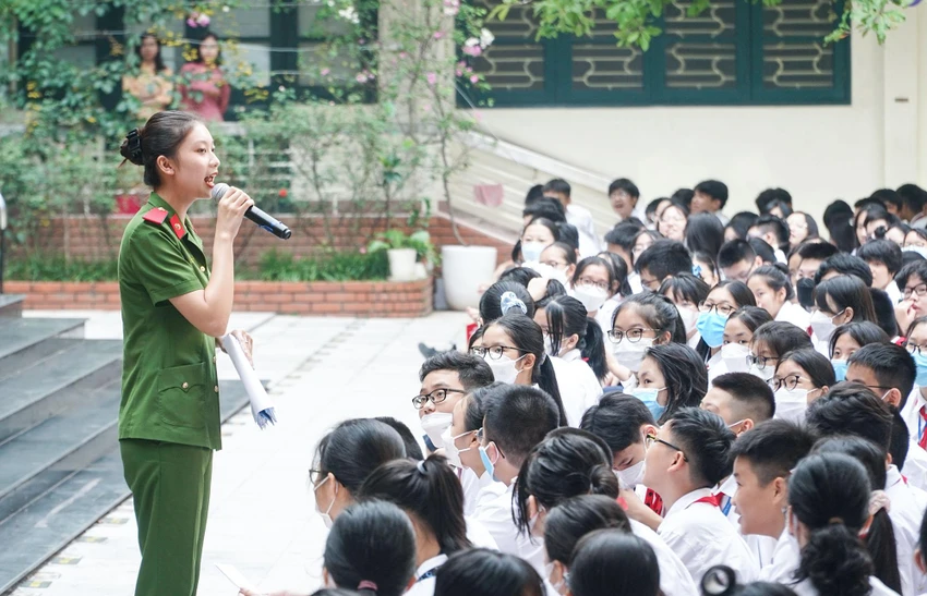 Học sinh hào hứng trong buổi tuyên truyền về an toàn giao thông ảnh 5 Học sinh hào hứng trong buổi tuyên truyền về an toàn giao thông ảnh 5