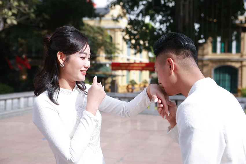 Đám cưới tập thể theo nếp sống mới là một trong những cách làm tiêu biểu của tuổi trẻ Thủ đô trong thực hiện việc cưới văn minh, góp phần xây dựng người Hà Nội thanh lịch, văn minh. Đám cưới tập thể theo nếp sống mới là một trong những cách làm tiêu biểu của tuổi trẻ Thủ đô trong thực hiện việc cưới văn minh, góp phần xây dựng người Hà Nội thanh lịch, văn minh.