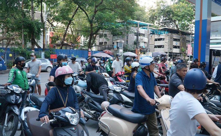 Càng về chiều tối, lượng khách hàng tới đây càng đông. Càng về chiều tối, lượng khách hàng tới đây càng đông.