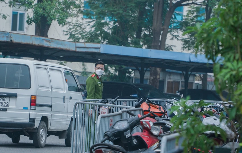 Được biết, tại cuộc họp báo Chính phủ hôm 3-1, Trung tướng Tô Ân Xô - Chánh Văn phòng, Người phát ngôn Bộ Công an, cho hay ước tính có khoảng 70.000 phương tiện cơ giới được kiểm định theo cách làm luật như vậy. Được biết, tại cuộc họp báo Chính phủ hôm 3-1, Trung tướng Tô Ân Xô - Chánh Văn phòng, Người phát ngôn Bộ Công an, cho hay ước tính có khoảng 70.000 phương tiện cơ giới được kiểm định theo cách làm luật như vậy.