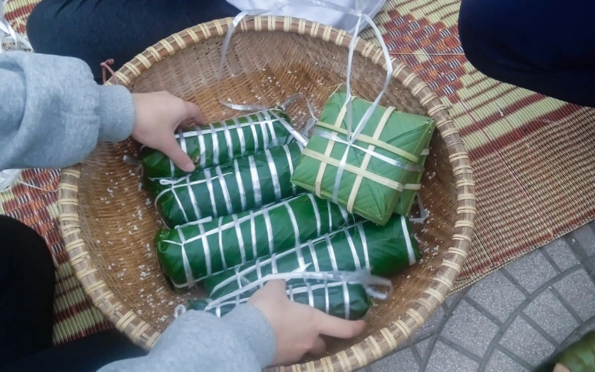 Thầy Hà Thái Bình - Hiệu trưởng Trường THPT Bình Sơn cho biết, Tết sum vầy - Xuân yêu thương là chương trình nhằm chào Xuân Quý Mão 2023 và đây cũng là một sân chơi bổ ích, thú vị cho tất cả các bạn học sinh. Thầy Hà Thái Bình - Hiệu trưởng Trường THPT Bình Sơn cho biết, Tết sum vầy - Xuân yêu thương là chương trình nhằm chào Xuân Quý Mão 2023 và đây cũng là một sân chơi bổ ích, thú vị cho tất cả các bạn học sinh.
