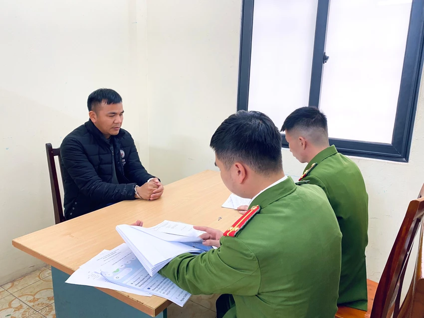 Vi Văn Đức tại cơ quan công an. Ảnh: CACC Vi Văn Đức tại cơ quan công an. Ảnh: CACC