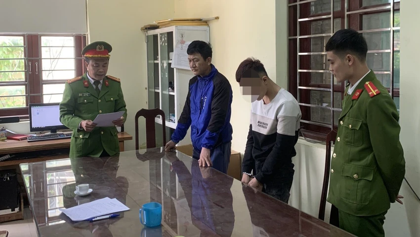 NVM (thứ 2 từ phải qua) tại cơ quan công an. Ảnh CACC NVM (thứ 2 từ phải qua) tại cơ quan công an. Ảnh CACC