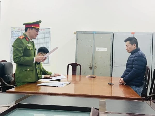 Cơ quan Công an bắt tạm giam đối với đối tượng Hoàng Trọng Hiếu, Phó Giám đốc Trung tâm đăng kiểm xe cơ giới số 88-03D. Ảnh CACC Cơ quan Công an bắt tạm giam đối với đối tượng Hoàng Trọng Hiếu, Phó Giám đốc Trung tâm đăng kiểm xe cơ giới số 88-03D. Ảnh CACC