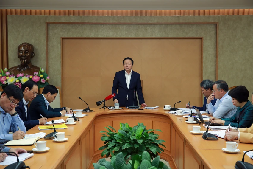 Phó Thủ tướng đề nghị Bộ GTVT huy động, điều phối nhân lực “chi viện” cho các trung tâm đăng kiểm ở Hà Nội, TPHCM. Ảnh: VGP Phó Thủ tướng đề nghị Bộ GTVT huy động, điều phối nhân lực “chi viện” cho các trung tâm đăng kiểm ở Hà Nội, TPHCM. Ảnh: VGP