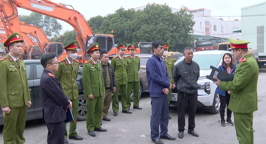 Công an làm việc với Trung tâm đăng kiểm 29-07D hôm 25-2. Ảnh CACC Công an làm việc với Trung tâm đăng kiểm 29-07D hôm 25-2. Ảnh CACC