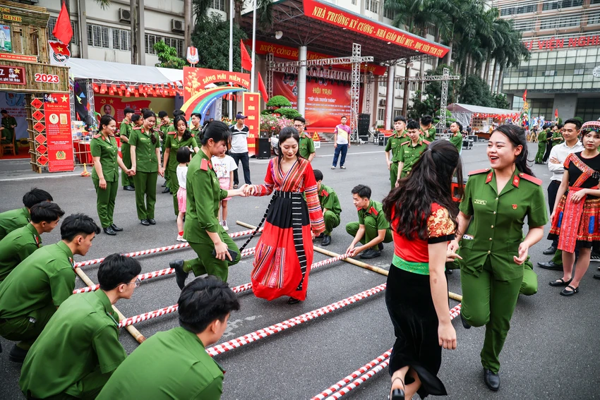 Hội trại với nhiều hình thức được thể hiện về công tác giáo dục truyền thống, công tác đào tạo của Học viện, nét đẹp văn hoá dân gian.