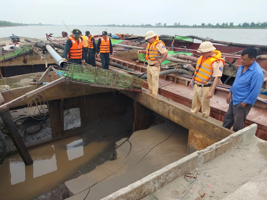 Lực lượng chức năng tại thời điểm kiểm tra. Ảnh CA Lực lượng chức năng tại thời điểm kiểm tra. Ảnh CA