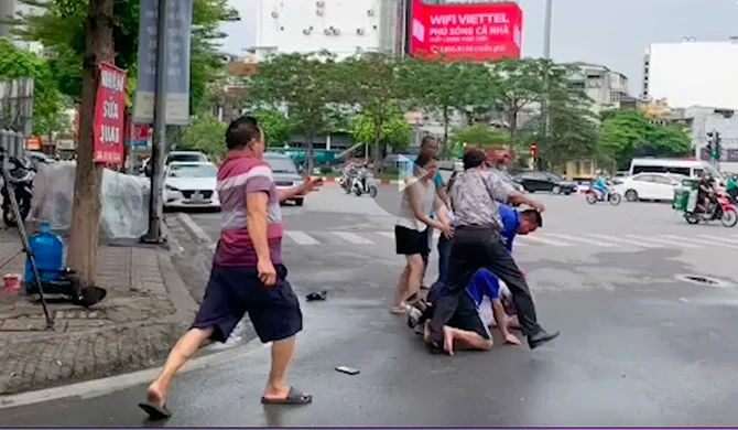Thời điểm xảy ra sự việc. Ảnh: Cắt từ clip
