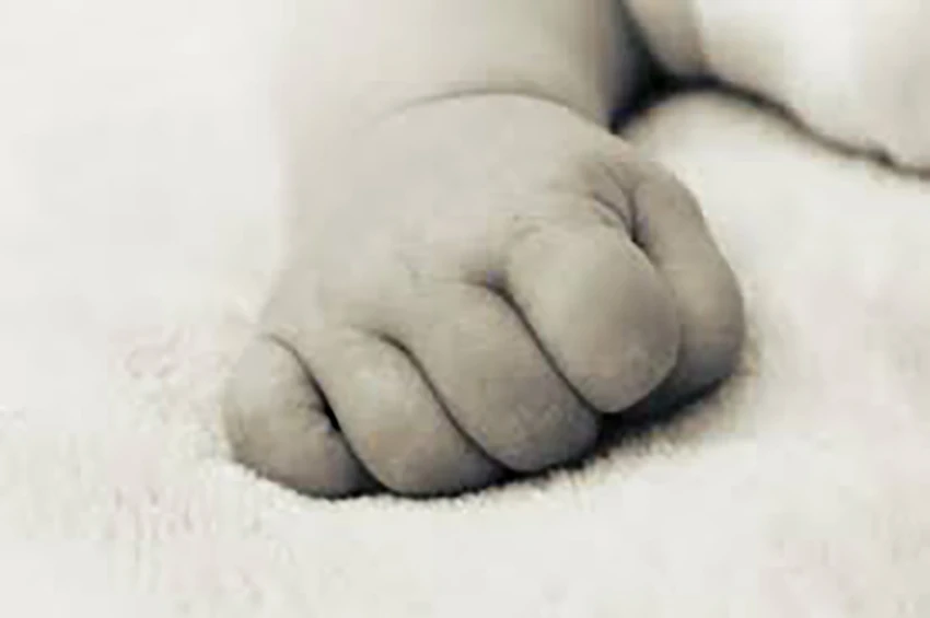 Cháu bé đã được an táng theo phong tục địa phương. Ảnh minh họa IT