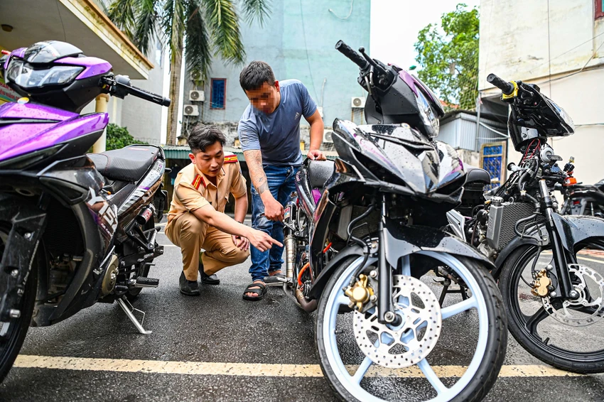 Các phương tiện mà nhóm thanh niên đã "độ" dùng để đua xe. CA Các phương tiện mà nhóm thanh niên đã "độ" dùng để đua xe. CA