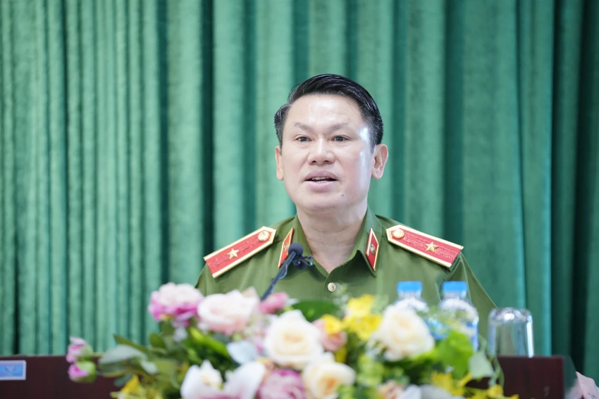 Thiếu tướng Nguyễn Văn Viện phát biểu tại hội nghị. Ảnh: PHI HÙNG
