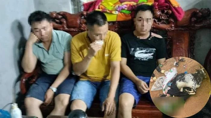 Ba cán bộ Công an thị trấn Đại Nghĩa làm việc với lực lượng chức năng sau khi bị người dân giữ lại vì bắn chết dê. Ảnh MXH Ba cán bộ Công an thị trấn Đại Nghĩa làm việc với lực lượng chức năng sau khi bị người dân giữ lại vì bắn chết dê. Ảnh MXH
