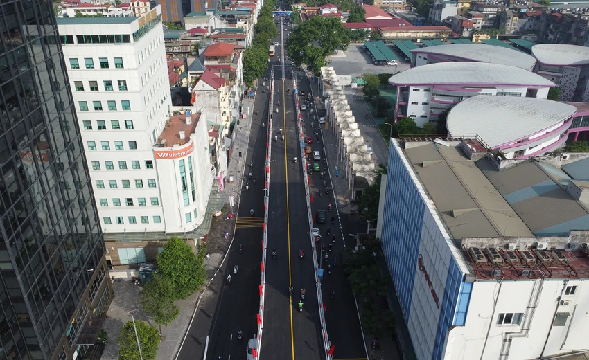 Cây cầu vượt này được làm bằng kết cấu thép lắp ghép.