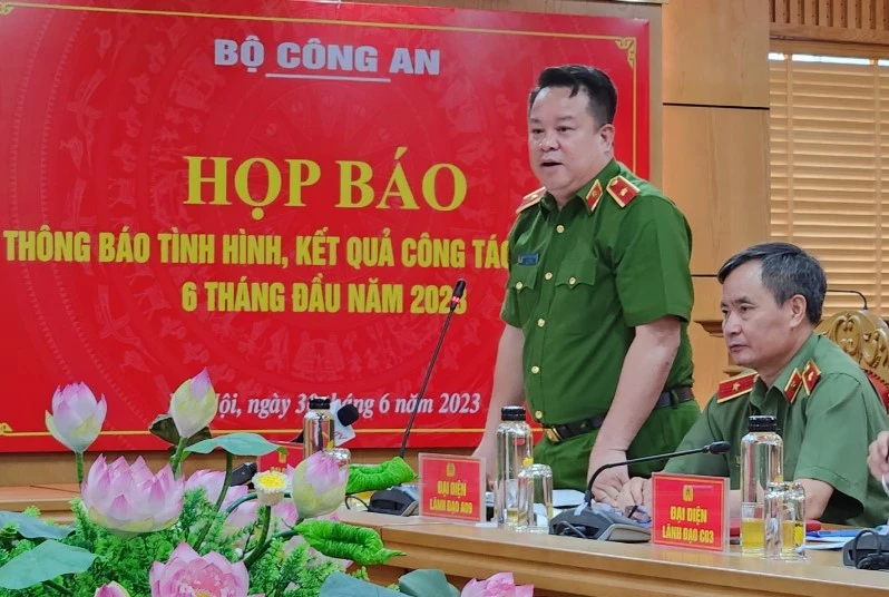Thiếu tướng Nguyễn Quốc Hùng thông tin tại buổi họp báo sáng nay. Ảnh CTV Thiếu tướng Nguyễn Quốc Hùng thông tin tại buổi họp báo sáng nay. Ảnh CTV