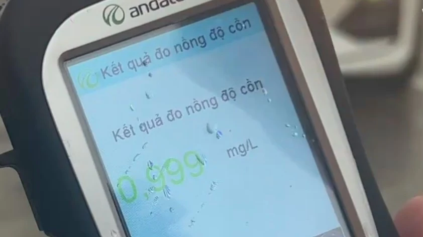 Với mức vi phạm trên lái xe sẽ bị xử phạt từ 30 đến 40 triệu đồng. Ảnh cắt từ clip Với mức vi phạm trên lái xe sẽ bị xử phạt từ 30 đến 40 triệu đồng. Ảnh cắt từ clip