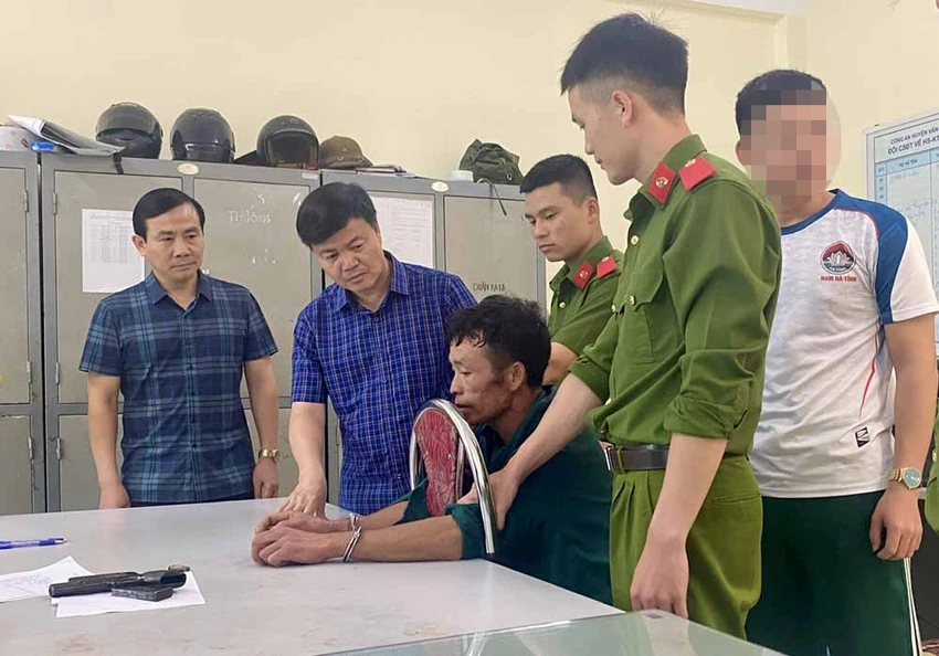 Sồng A Lâu tại cơ quan công an. Ảnh CA