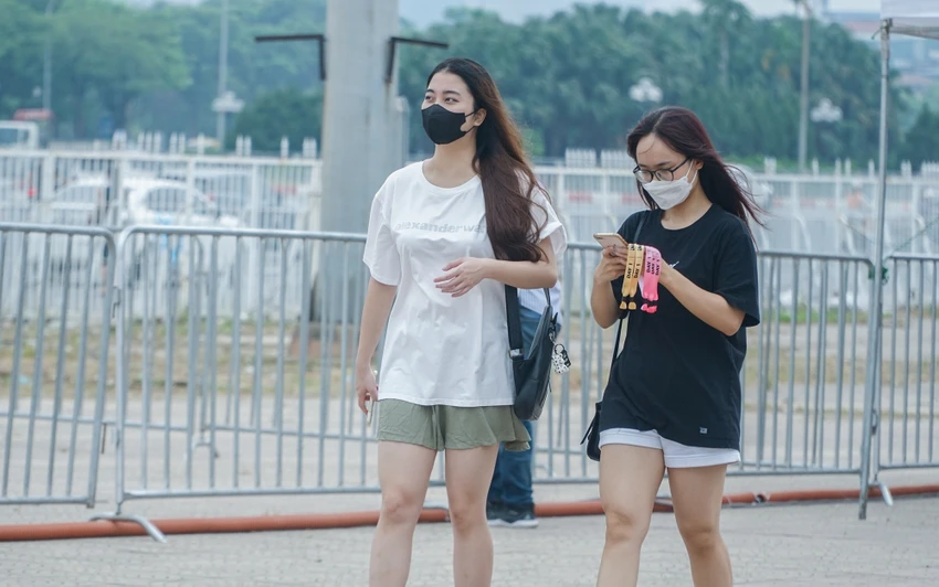 Rất nhiều bạn trẻ đã sở hữu cho mình các chiếc vòng tay của ban tổ chức chương trình. Rất nhiều bạn trẻ đã sở hữu cho mình các chiếc vòng tay của ban tổ chức chương trình.