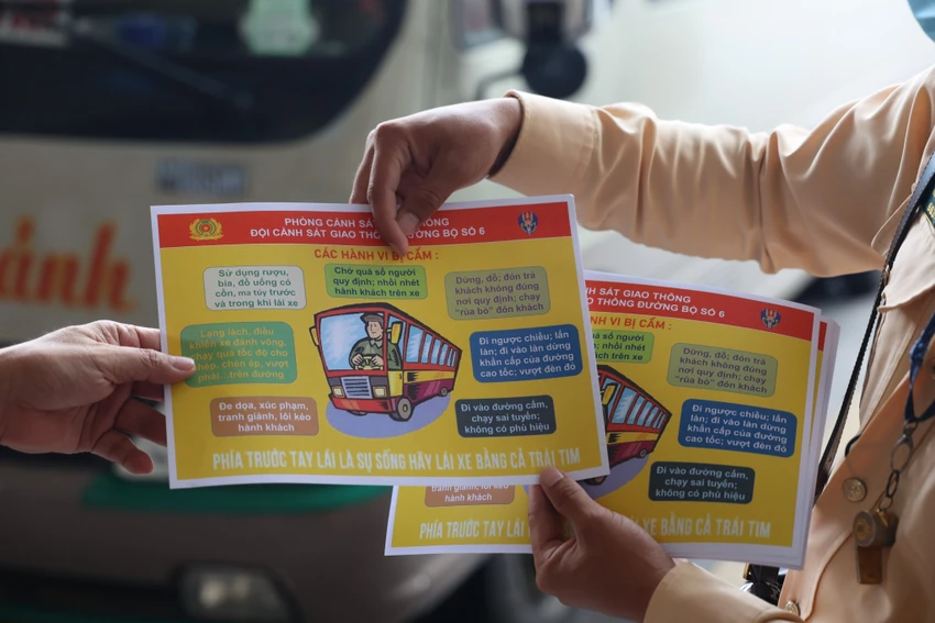 Theo Đại uý Nguyễn Văn Tài, cán bộ Đội CSGT số 6, đợt ra quân này được triển khai từ ngày 1-8 đến 15-10 và được chia thành hai giai đoạn: Giai đoạn I (từ ngày 1 đến 14-8) tập trung làm tốt công tác điều tra cơ bản, nắm tình hình về phương tiện, hoạt động kinh doanh vận tải, tuyên truyền vận động chủ xe, chủ doanh nghiệp và lái xe chấp hành pháp luật, ký cam kết bảo đảm trật tự an toàn giao thông. Theo Đại uý Nguyễn Văn Tài, cán bộ Đội CSGT số 6, đợt ra quân này được triển khai từ ngày 1-8 đến 15-10 và được chia thành hai giai đoạn: Giai đoạn I (từ ngày 1 đến 14-8) tập trung làm tốt công tác điều tra cơ bản, nắm tình hình về phương tiện, hoạt động kinh doanh vận tải, tuyên truyền vận động chủ xe, chủ doanh nghiệp và lái xe chấp hành pháp luật, ký cam kết bảo đảm trật tự an toàn giao thông.