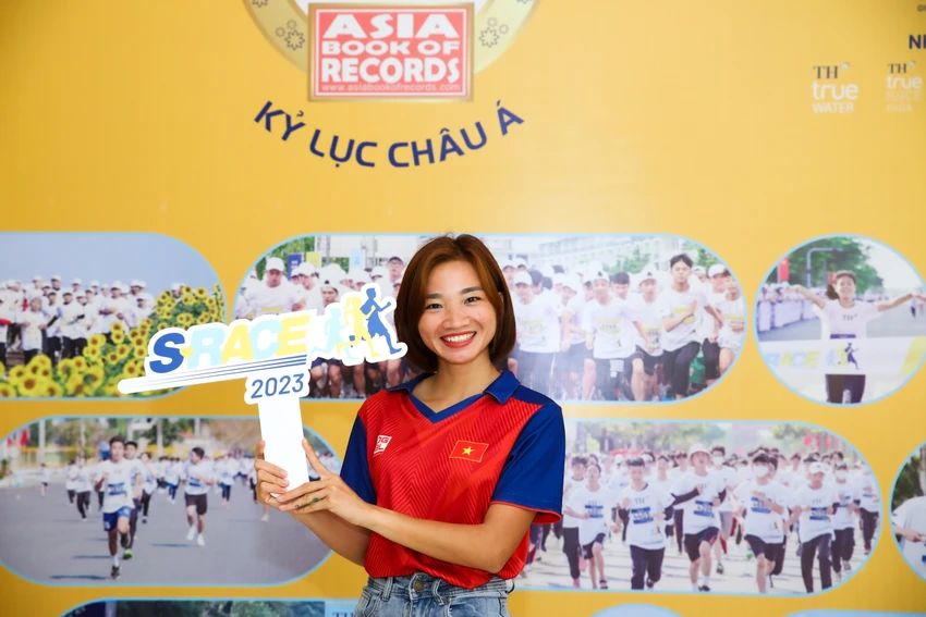 Vận động viên Nguyễn Thị Oanh, Đội tuyển điền kinh quốc gia Việt Nam tới tham dự cổ vũ cho Giải chạy S-Race 2023. Ảnh BTC Vận động viên Nguyễn Thị Oanh, Đội tuyển điền kinh quốc gia Việt Nam tới tham dự cổ vũ cho Giải chạy S-Race 2023. Ảnh BTC