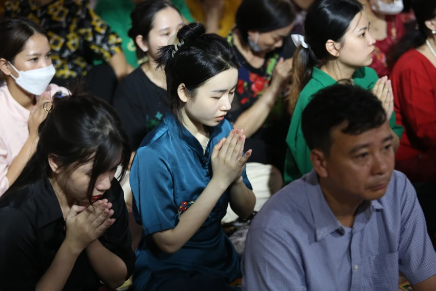 Với truyền thống văn hóa hiếu nghĩa, uống nước nhớ nguồn, ngày lễ Vu Lan của đạo Phật đã hòa quyện với triết lý, tục thờ cúng ngày rằm tháng 7 âm lịch hình thành lễ Vu Lan báo hiếu. Với truyền thống văn hóa hiếu nghĩa, uống nước nhớ nguồn, ngày lễ Vu Lan của đạo Phật đã hòa quyện với triết lý, tục thờ cúng ngày rằm tháng 7 âm lịch hình thành lễ Vu Lan báo hiếu.