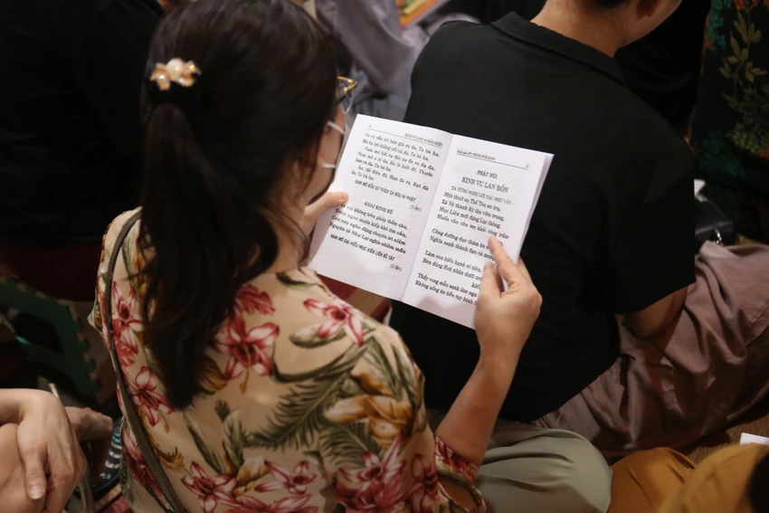 Vu Lan - mùa báo hiếu, không chỉ là nghi lễ riêng của Phật giáo mà đã trở thành nét đẹp văn hóa truyền thống của người Việt. Vu Lan - mùa báo hiếu, không chỉ là nghi lễ riêng của Phật giáo mà đã trở thành nét đẹp văn hóa truyền thống của người Việt.
