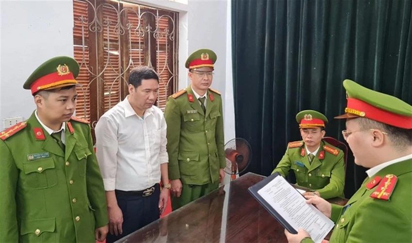 Giám đốc Kho bạc Nhà nước huyện Bắc Mê, Hà Giang lừa đảo chiếm đoạt tài sản trên 2,3 tỉ đồng.