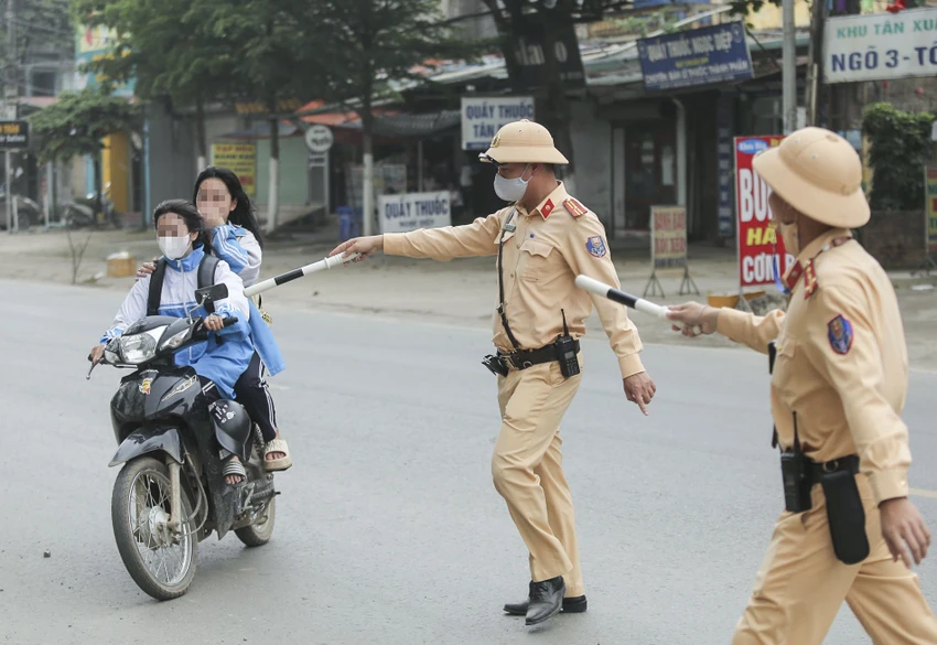 CSGT xử lý hàng loạt học sinh vi phạm giao thông