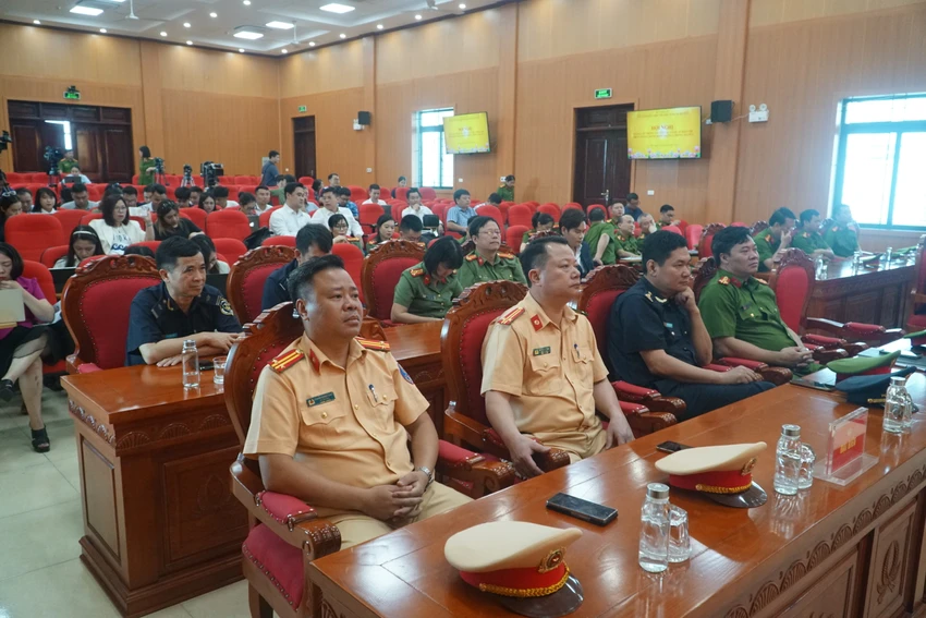 Toàn cảnh hội nghị. Ảnh PHI HÙNG