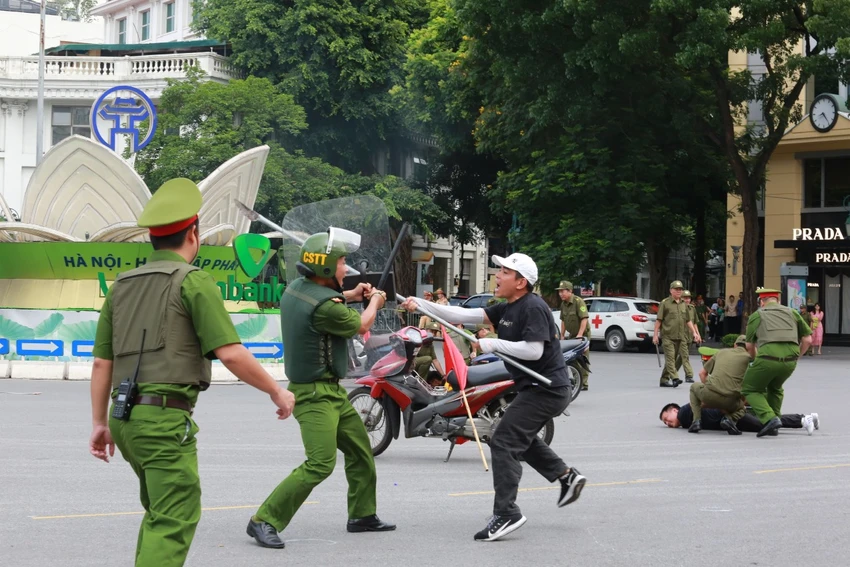 luc-luong-tham-gia-bao-ve-an-ninh-trat-tu-o-co-so.jpg