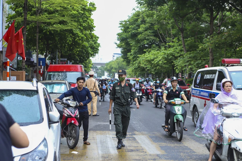 to-cong-tac-dac-biet.jpg