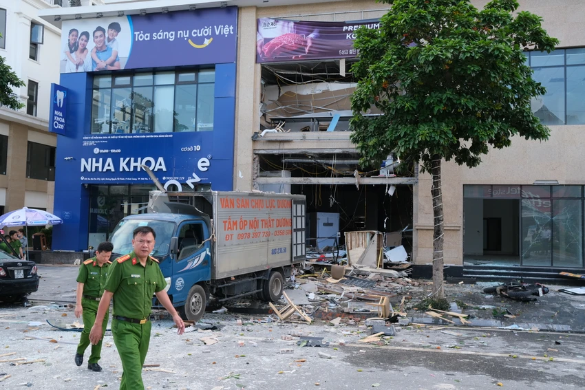Hiện cơ quan chức năng đang khẩn trương điều tra nguyên nhân vụ nổ tại quán ăn sắp khai trương ở Vĩnh Phúc vào sáng nay, ngày 18-7.