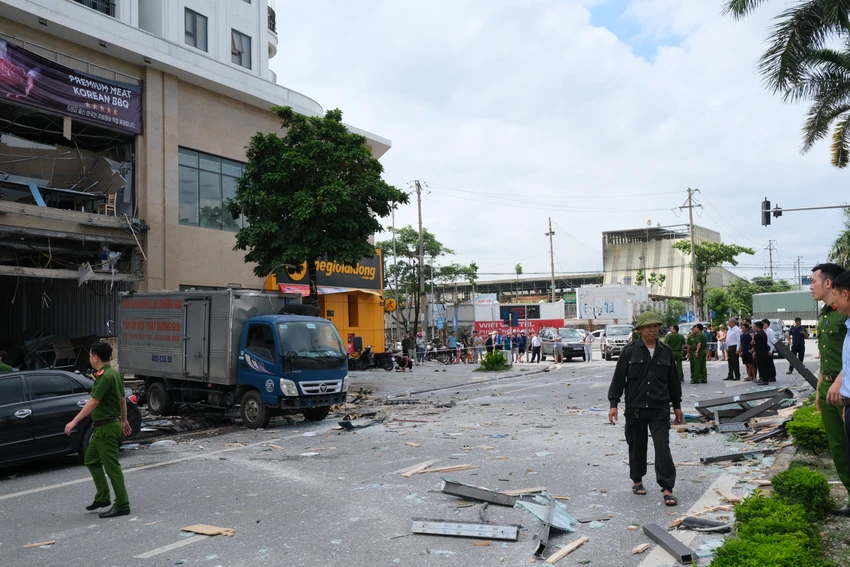 Ngay sau khi vụ việc xảy ra, lãnh đạo TP Vĩnh Yên và Công an TP Vĩnh Yên đã có mặt tại hiện trường để triển khai công tác cứu nạn, cứu hộ, nhanh chóng điều tra, tìm nguyên nhân xảy ra vụ việc.
