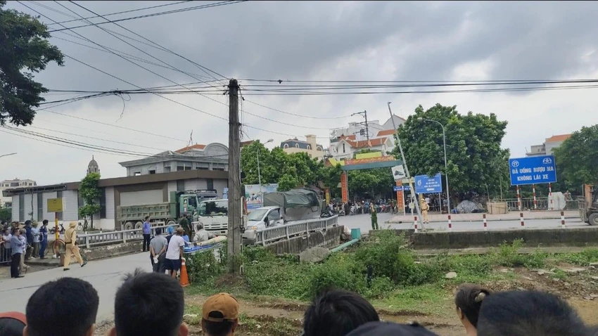 Hiện trường vụ tai nạn liên hoàn khiến 3 người tử vong. Ảnh CTV