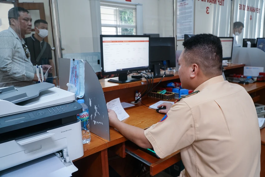 Đăng ký xe lần đầu trên ứng dụng VNeID từ ngày mai, người dân cần lưu ý gì?