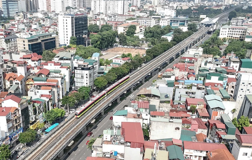 Người dân trải nghiệm tàu đường sắt đô thị Nhổn - Ga Hà Nội