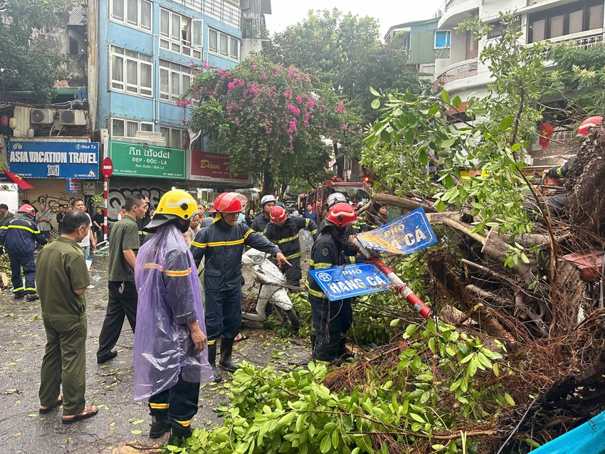 Công an Hà Nội đồng hành cùng nhân dân ứng phó bão số 3