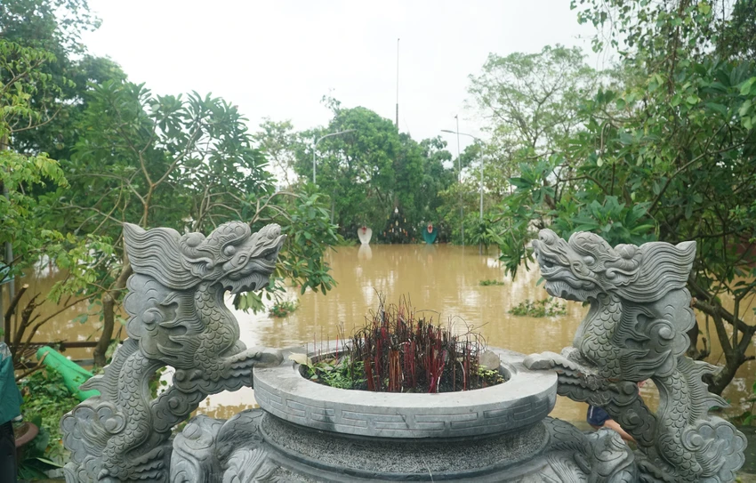 nuoc-song-hong-dang-nhanh (7).JPG
