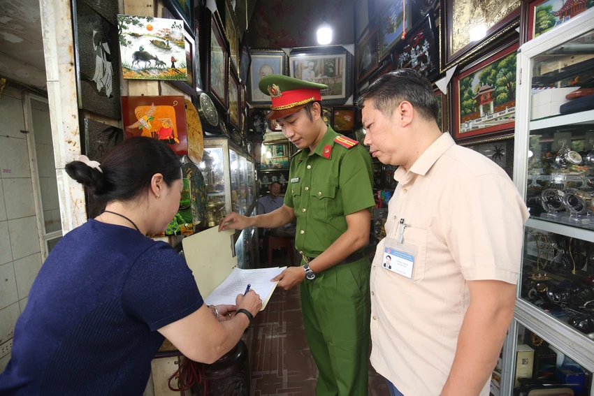 Hà Nội kiên quyết xử lý hành vi chiếm dụng lòng đường, vỉa hè